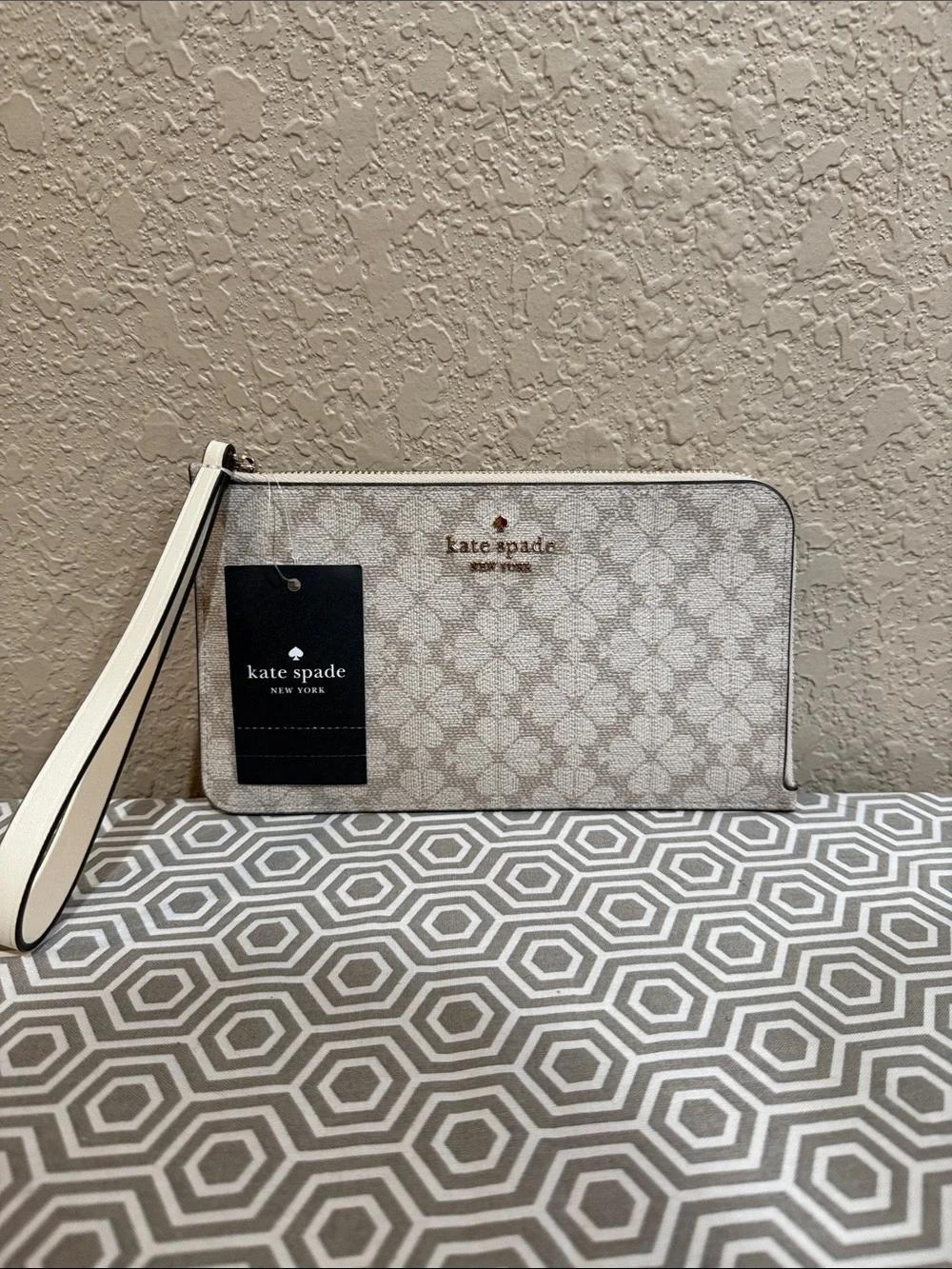 Kate Spade med lzip wrst KG487 spade flower pv. Dark beige LUCY.